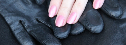 Нежные лаки Diorific Vernis в оттенках 220 Promesse и 360 Lively из рождественской коллекции Dior Midnight Wish Holiday Collection 2018