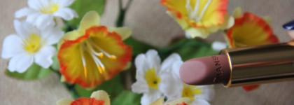 Бежевая нежность на каждый день с весенней коллекцией от Chanel: помада в оттенке 71 Nuance и лак для ногтей в оттенке 646 Bleached Mauve