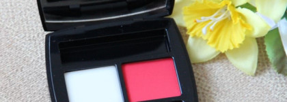 Замечательный дуэт для макияжа губ Duo baume et poudre à lèvres от Chanel в оттенке 410 Rosso Pompeiano