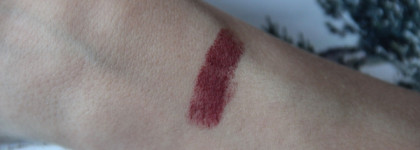 Элегантность и сдержанность. Rouge Allure Velvet Extrême в оттенке 130 Rouge Obscur из коллекции Noir et Blanc de Chanel