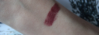 Элегантность и сдержанность. Rouge Allure Velvet Extrême в оттенке 130 Rouge Obscur из коллекции Noir et Blanc de Chanel