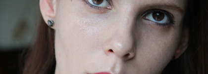 Элегантность и сдержанность. Rouge Allure Velvet Extrême в оттенке 130 Rouge Obscur из коллекции Noir et Blanc de Chanel