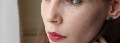 Элегантность и сдержанность. Rouge Allure Velvet Extrême в оттенке 130 Rouge Obscur из коллекции Noir et Blanc de Chanel