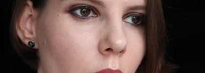 Воспоминания о весне в начале зимы. Мерцающая пудра-хайлайтер Poudre Lumière ( Highlighting Powder) в оттенке 10 Ivory gold из весенней коллекции Chanel 2019