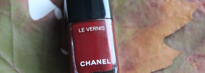 Лаки из коллекции Les ornements de Chanel в оттенках 715 Deepness и 719 Richness