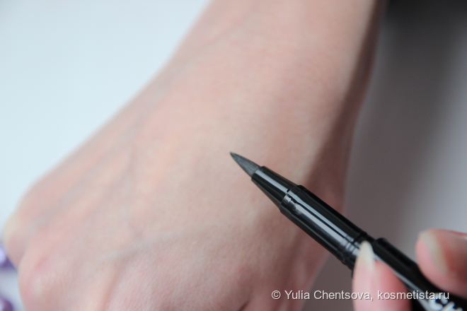 Моя прелесть: интенсивная стойкая подводка для глаз Signature de Chanel (Intense Longwear Eyeliner Pen) в оттенке 10 Noir