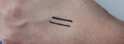 Моя прелесть: интенсивная стойкая подводка для глаз Signature de Chanel (Intense Longwear Eyeliner Pen) в оттенке 10 Noir