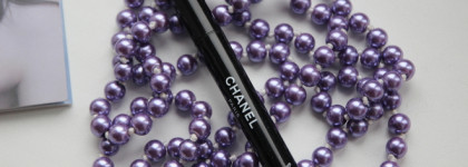 Моя прелесть: интенсивная стойкая подводка для глаз Signature de Chanel (Intense Longwear Eyeliner Pen) в оттенке 10 Noir