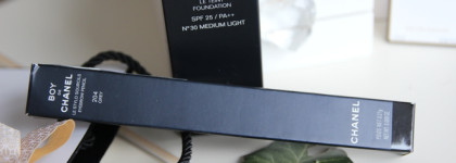 Мои новинки из коллекции макияжа Boy de Chanel: Le Tient Foundation в оттенке 30 Medium Light и карандаш для бровей Le Stylo Sourcils в оттенке 204 Grey