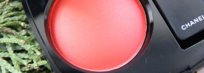 Яркие румяна в моей косметичке: компактные румяна Chanel Joues Contraste Powder Blush в оттенке 380 So Close