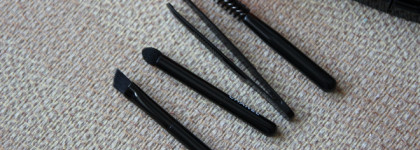 Мой первый набор для макияжа бровей La Palette Sourcils Brow Wax and Brow Powder Duo от Chanel в оттенке 03 Dark