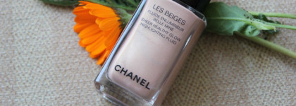 Летнее настроение с флюидом-хайлайтером Les Beiges Sheer healthy glow highlighting fluid Summer of Glow от Chanel в оттенке Sunkissed
