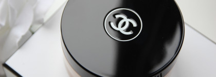 Мое пудровое лето от Chanel: рассыпчатая пудра Poudre Universelle libre в оттенке 20