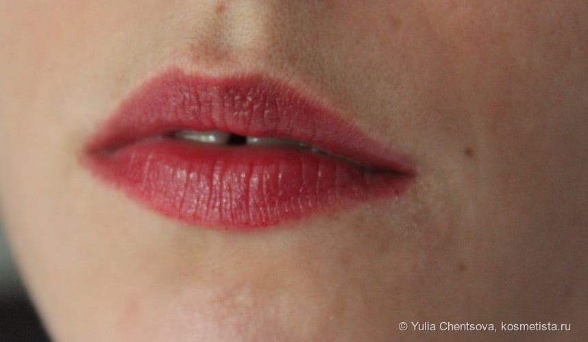 Губы с бальзамом для губ в оттенке Chanel Intense из коллекции Les Beiges
