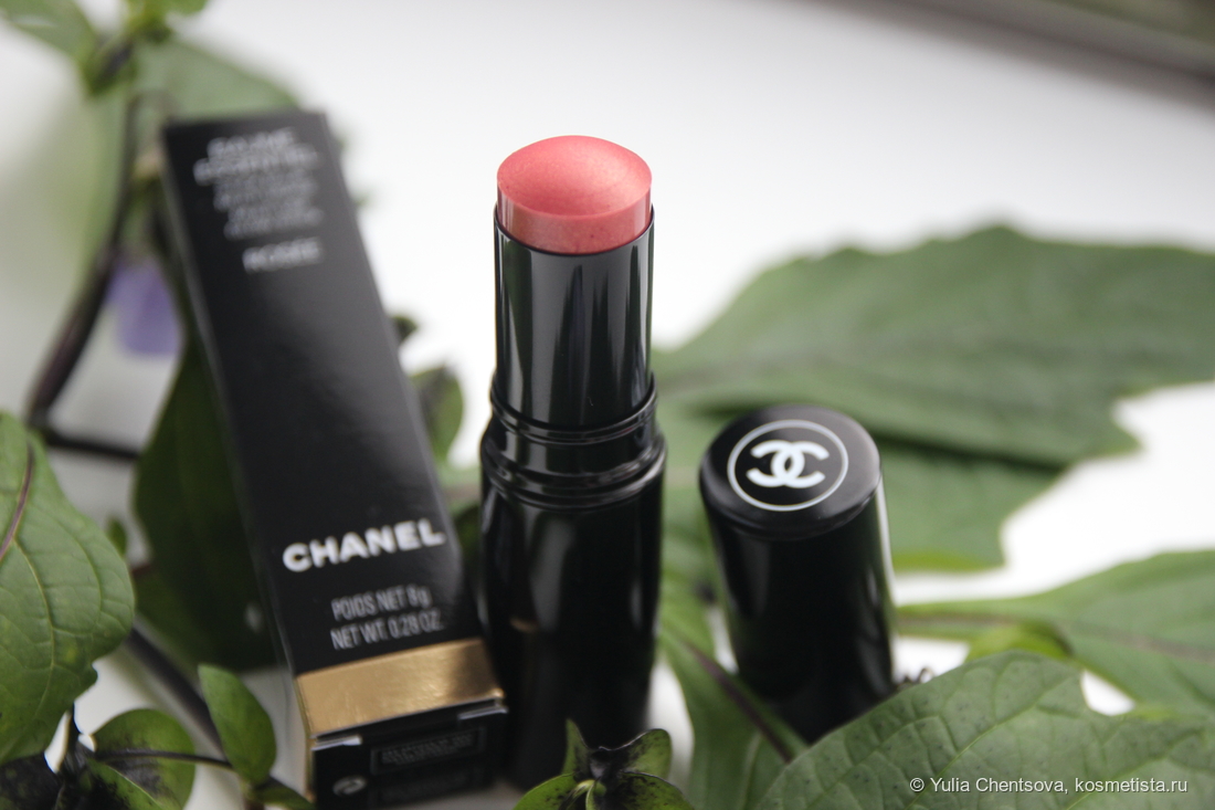 Увлажняющий стик-хайлайтер для лица, глаз и губ Chanel  Essentiel Multi-Use Glow Stick  в оттенке Rosée.