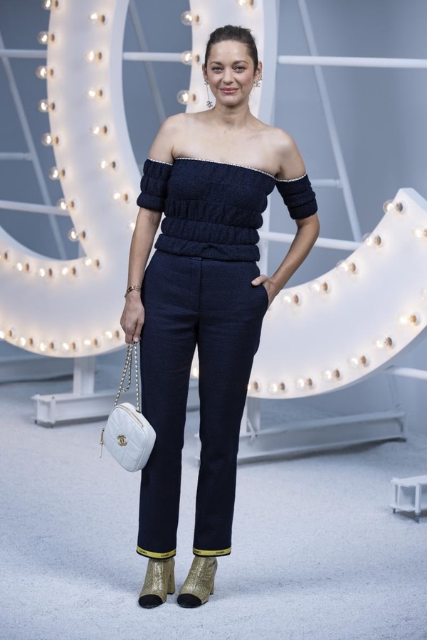 Амбассадор дома и новое лицо классической версии аромата Chanel #5 Марион Котийяр