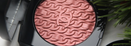 Рождество 2020 от Chanel: румяна-хайлайтер из коллекции Illuminating Blush Powder Les Chaînes de Chanel