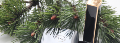 Нюд с золотыми искрами: помада Rouge Allure в оттенке 107 Or Beige и тени Ombre Première Laque в оттенке 927 Cuivre Rose из Рождественской коллекции Les Chaînes d' Or de Chanel