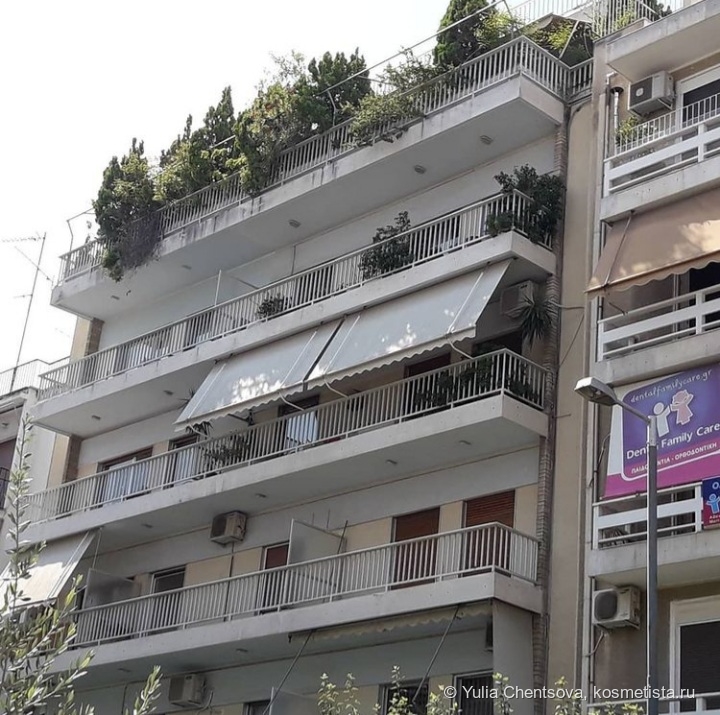 Сады на балконах в жилом квартале Калитея в Афинах.