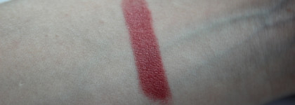 Сияющая повседневность: помада Rouge Coco в оттенке 496 Tendresse из коллекции Perles et éclats de Chanel (Le Blanc 2021 )