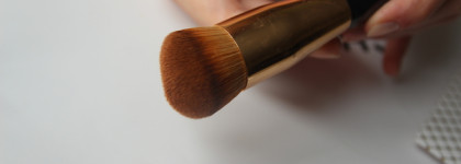 "Макияж без правил": зеленые с золотом smoky eyes с продуктами Chanel