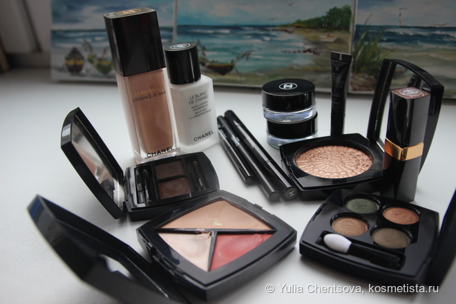 "Макияж без правил": зеленые с золотом smoky eyes с продуктами Chanel