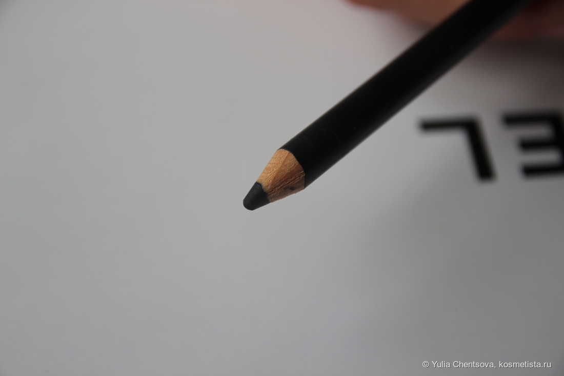 Карандаш Le Crayon Khôl  Intense Eye Pencil в оттенке 61 Noir.
