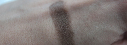 Тени для повседневного макияжа: Ombres Prèmiere в оттенке 928 Cuir Brun из коллекции Les Chaînes d'or de Chanel 2020