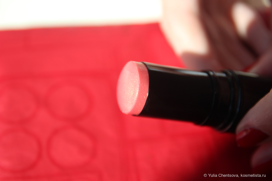 Увлажняющий  стик-хайлайтер для лица,глаз и губ  Baume Essentiel в оттенке Rosée.