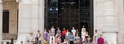 Показ Chanel Haute Couture Fall-Winter 2021/22 в Париже