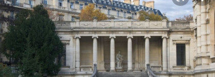 Показ Chanel Haute Couture Fall-Winter 2021/22 в Париже