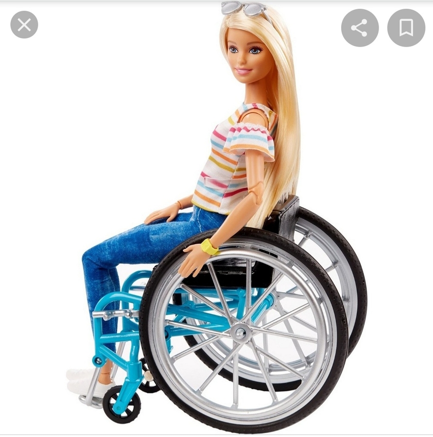 Барби в инвалидном кресле.