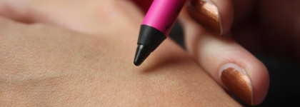 Снова о Mac: тушь Magic extension mascara в оттенке Еxtensive black и карандаш In extreme dimension 24-hour kajal eye liner в оттенке Еxtreme black