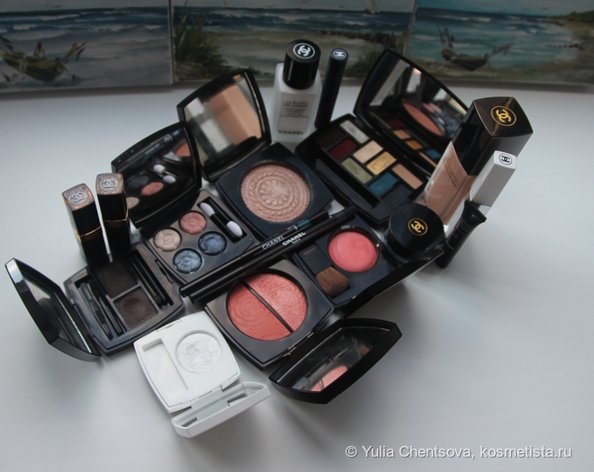 "Макияж без правил": варианты синих smoky eyes со средствами Chanel