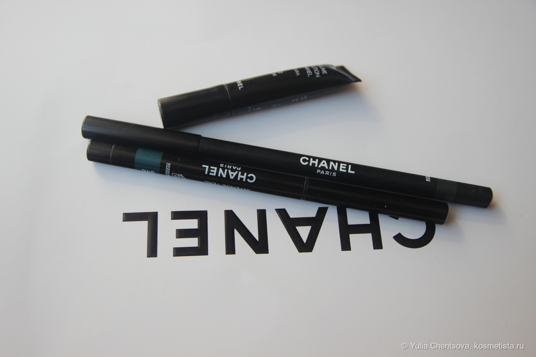 Тушь Volume Revolution de Chanel в оттенке 10 Noir, карандаш Le Crayon Khôl Intense Eye Pencil в оттенке 61 Noir, Stylo Yeux Waterproof в оттенке 946 Intense Teal.