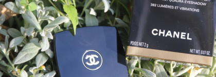 Back to the future с палеткой Les 4 Ombres 382 Lumières et Vibrations и карандаш в оттенке 48 Or Antique от Chanel