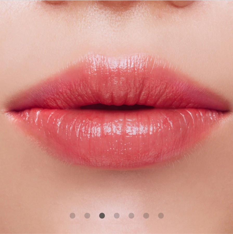 Официальный свотч  на губах оттенка B103 Julia. Скрин с официального сайта.