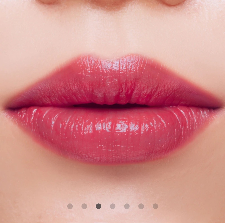 Официальный свотч на губах оттенка B107 Natalie. Скрин с официального сайта.