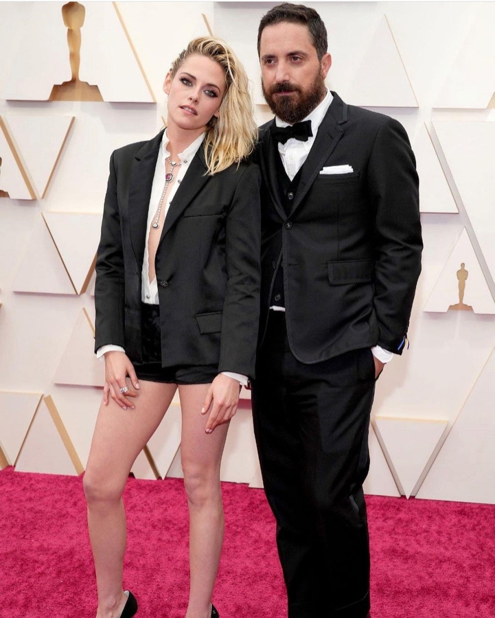 Кристен Стюарт и Пабло Ларрайн на " красной дорожке" церемонии Оскар.