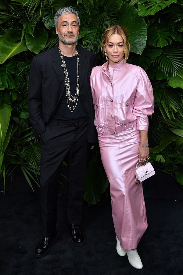 Тайка Вайтити и Рита Ора на ужине Чарльза Финча и Chanel для номинантов премии Оскар.