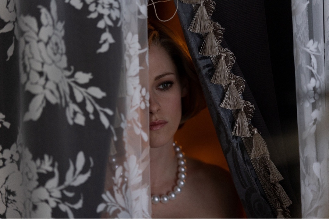 Кадр из фильма " Спенсер". Образ леди Дианы Спенсер в исполнении Кристен Стюарт. Фото из сети.