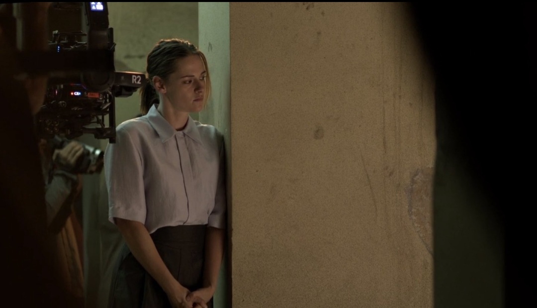 Кристен Стюарт в образе Тимлин на съемках " Crimes of the future". Фото из источника.