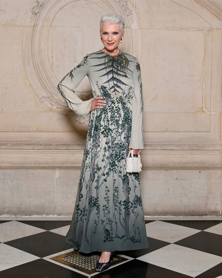 Модель Мэй Маск на показе Dior Haute Couture Fall-Winter 2022/23.
