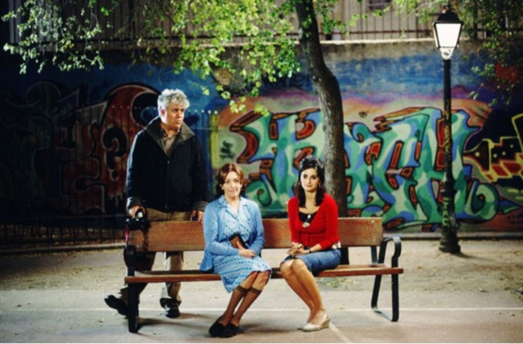 Педро Альмодовар, Кармен Маура и Пенелопа Крус на съемках фильма " Volver".
