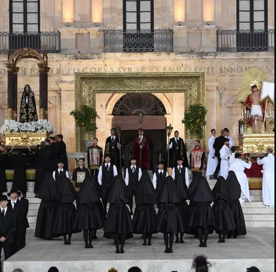 Реконструкция оперы  " Саvalleria rusticana" перед показом Dolce&Gabbana Alta Moda. Фото с официального сайта.