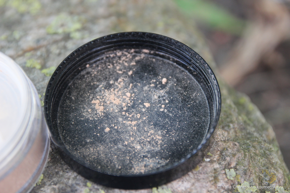 Рассыпчатая пудра Mineral Matte Loose Powder в оттенке Beige в крышечке.