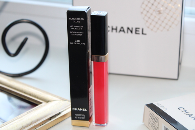 Эффект влажных, глянцевых губ с Chanel rouge coco gloss в оттенке 738 Amuse-bouche