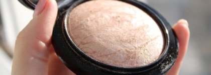 Перламутровая пудра Mineralize Skinfinish MAC в оттенке Soft & Gentle