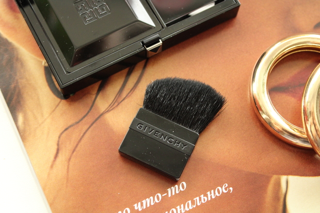 Лето, загар и компактные двухцветные румяна для лица Givenchy Prisme Blush в оттенке 10 power