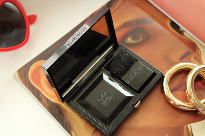 Лето, загар и компактные двухцветные румяна для лица Givenchy Prisme Blush в оттенке 10 power